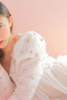 年轻的女邻居2