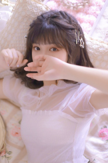 男人把J放进美女屁股里尿
